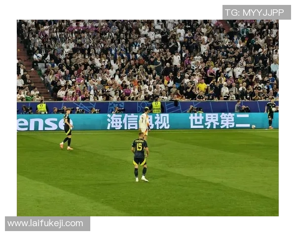 聚焦足球球星电视精彩瞬间展现绿茵场上激情与荣耀